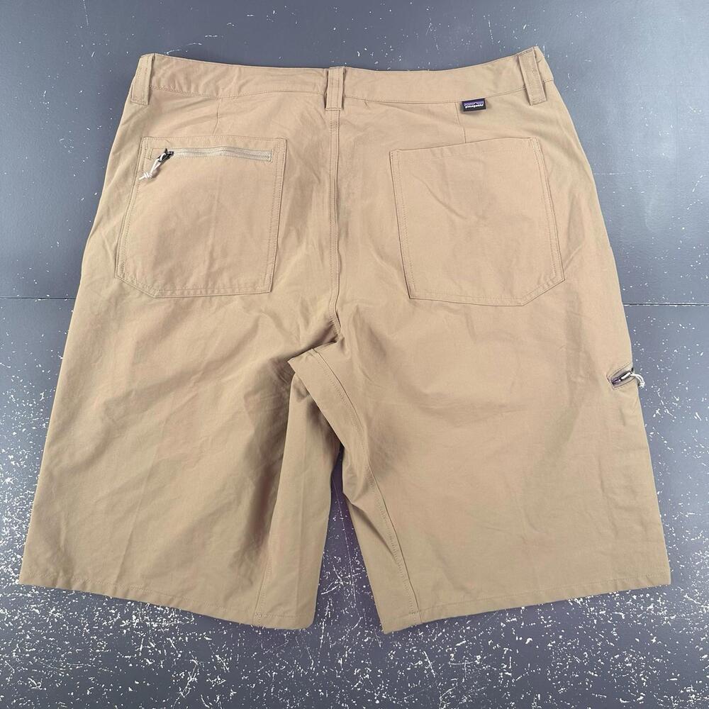 Patagonia Quandry Shorts Mens 38 Tan Beige Zip Cargo Nylon Stretch Hike Jog - Picture 6 of 7